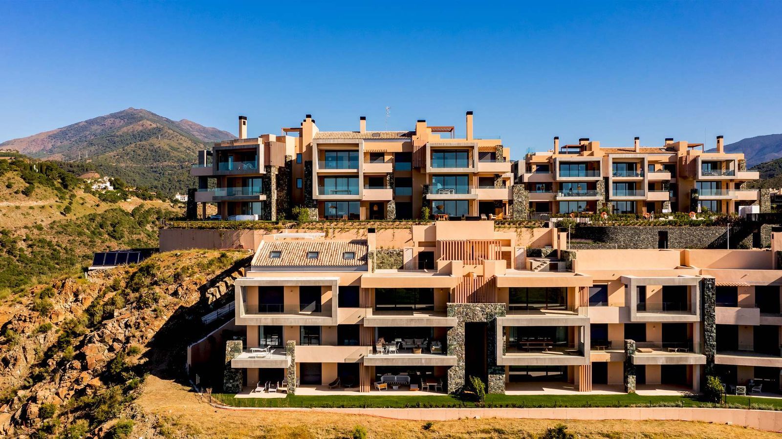 2 Bed Middle Floor Apartment in Marbella i Marbella — Lejlighed